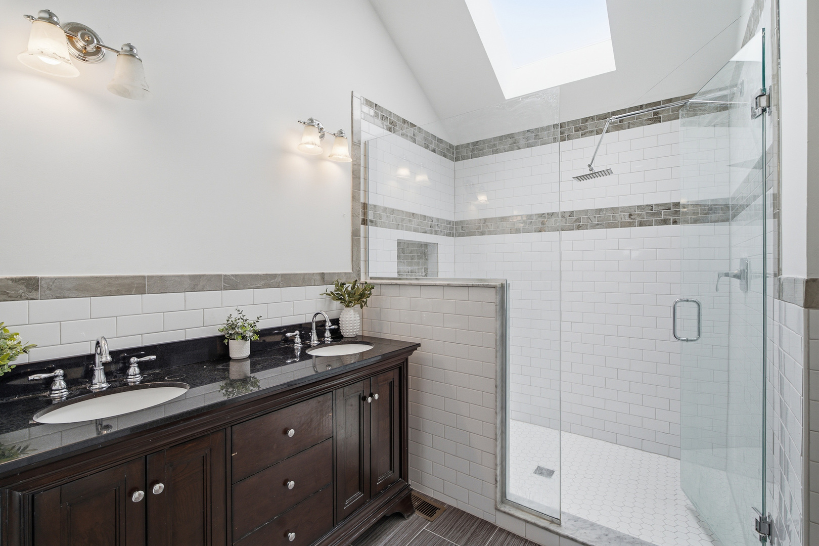 1120 Lakeside Court