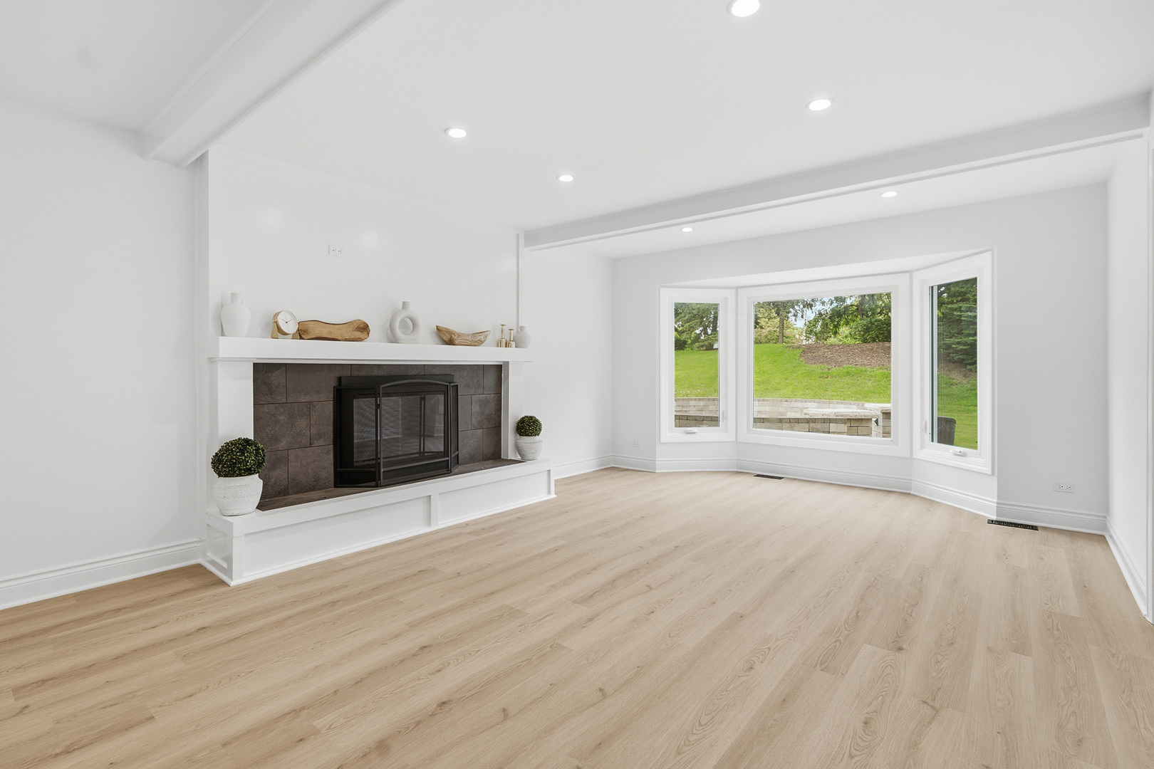 1120 Lakeside Court