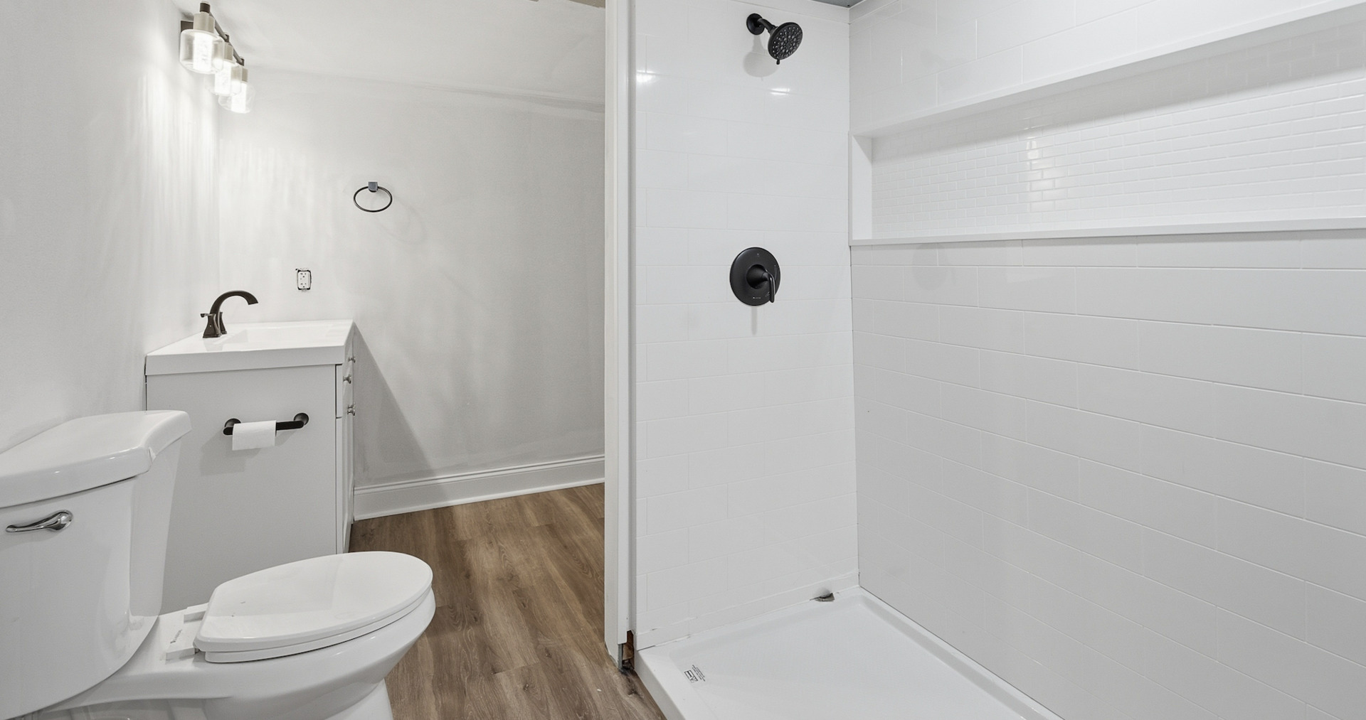 1120 Lakeside Court