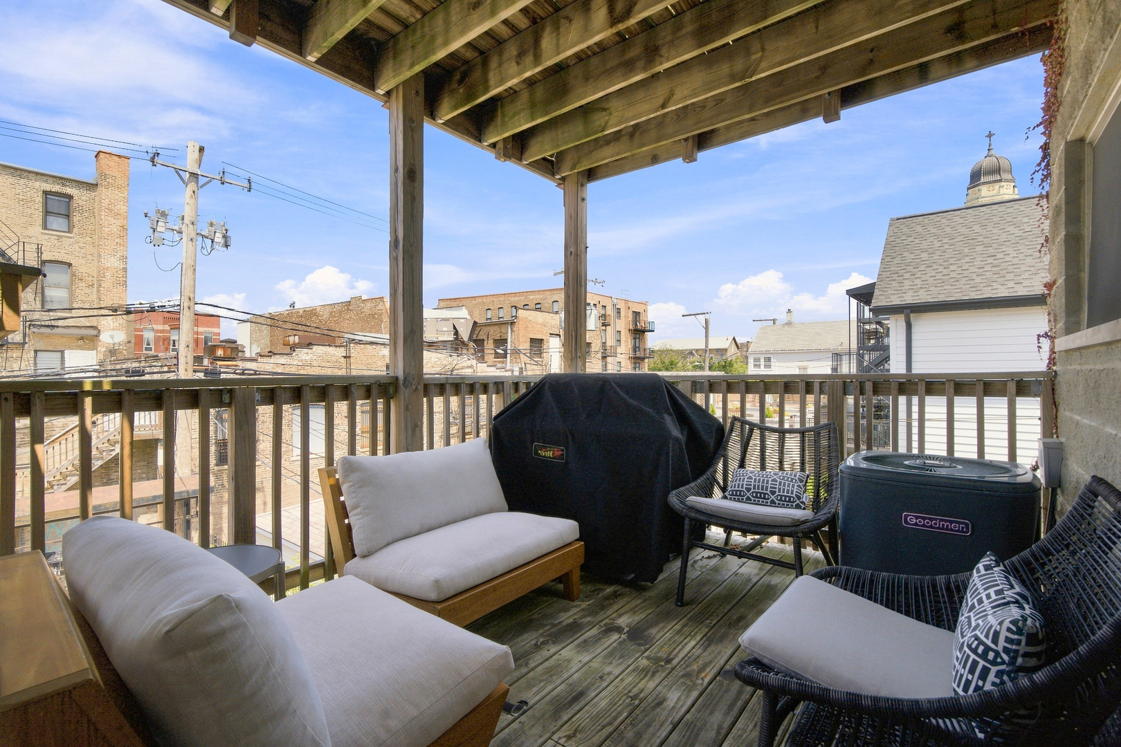 1518 W SUPERIOR Street Unit: 2