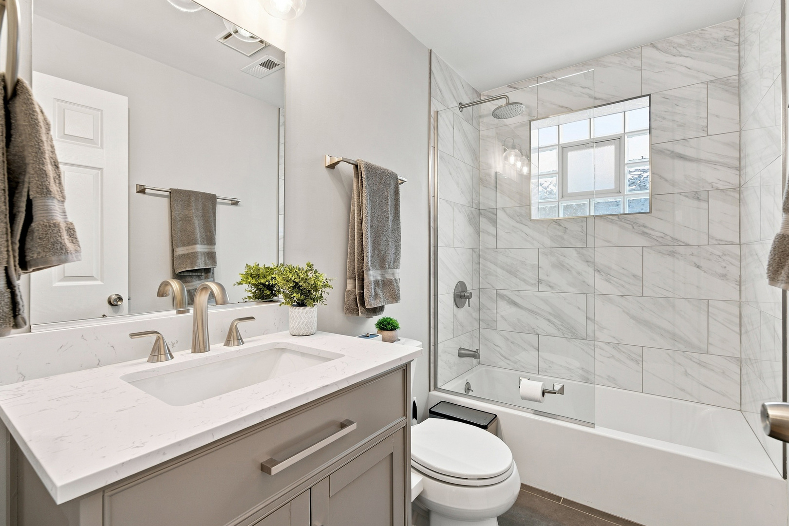 1518 W SUPERIOR Street Unit: 2