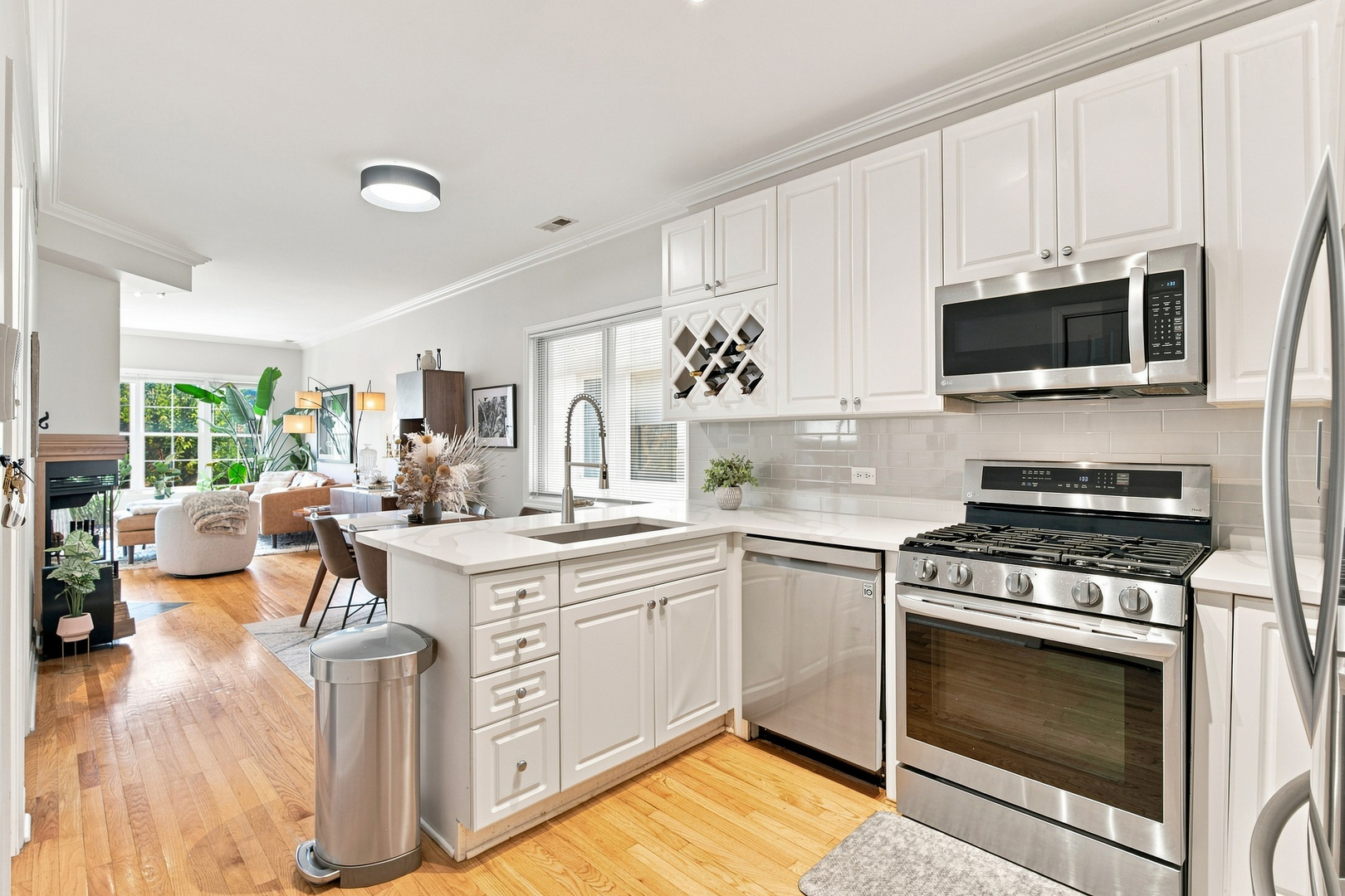 1518 W SUPERIOR Street Unit: 2