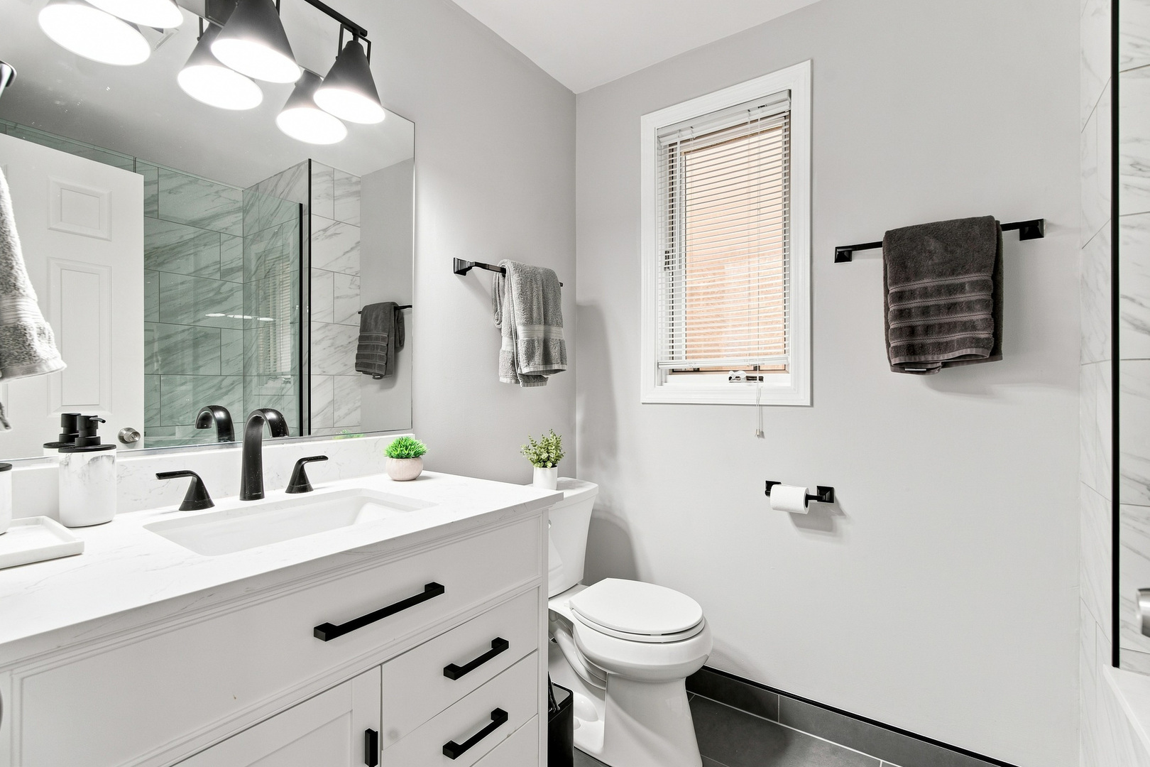 1518 W SUPERIOR Street Unit: 2
