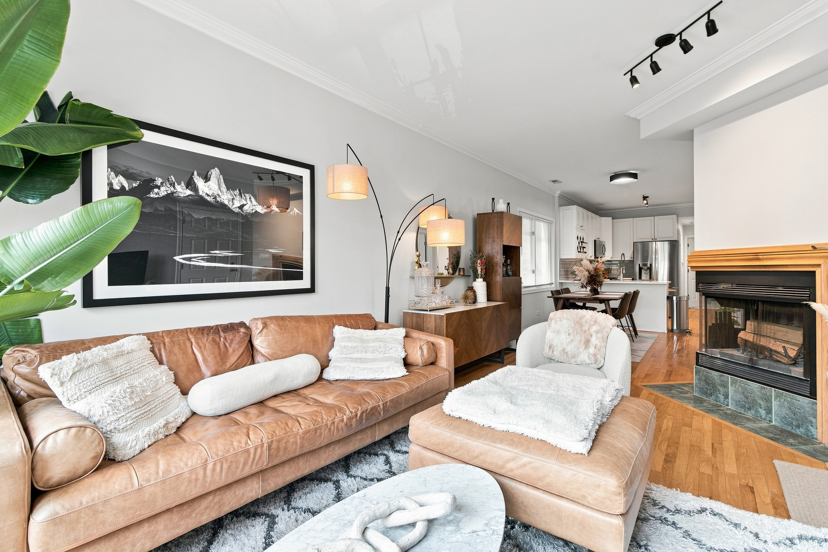 1518 W SUPERIOR Street Unit: 2