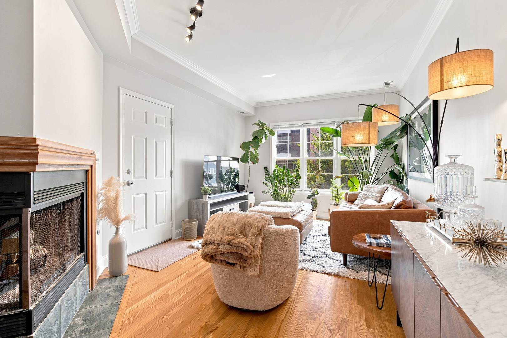 1518 W SUPERIOR Street Unit: 2