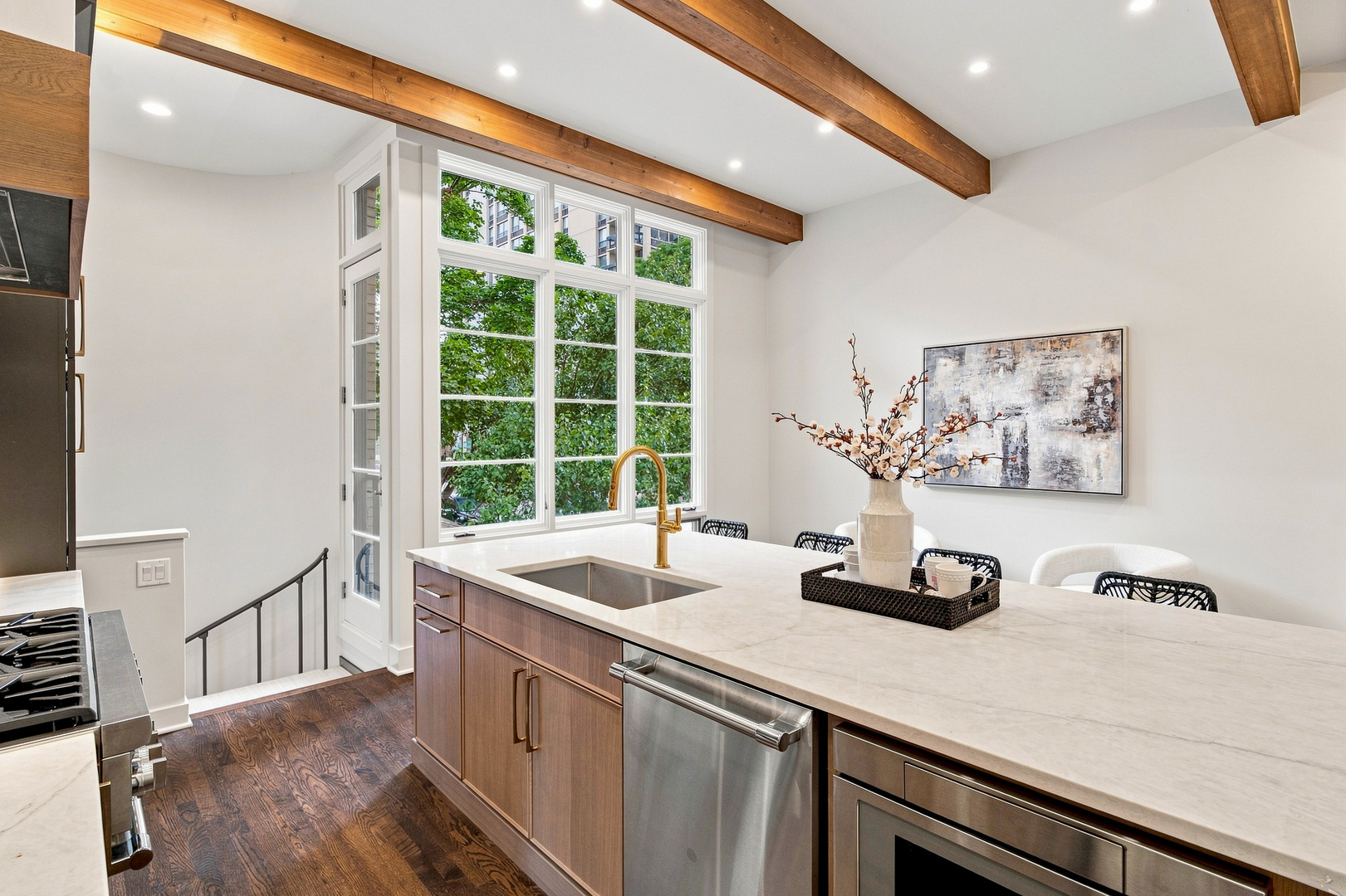 67 W Schiller Street