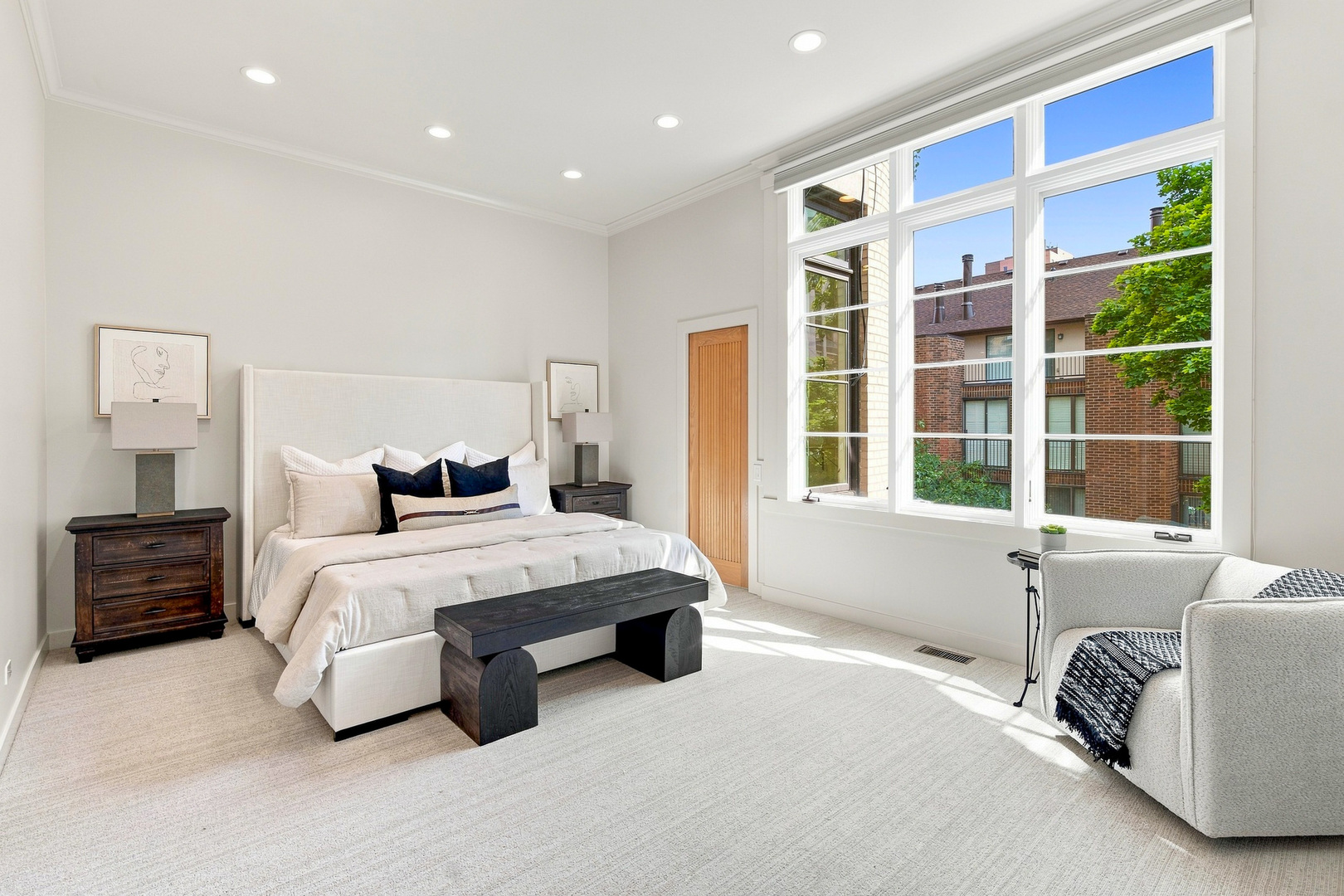67 W Schiller Street