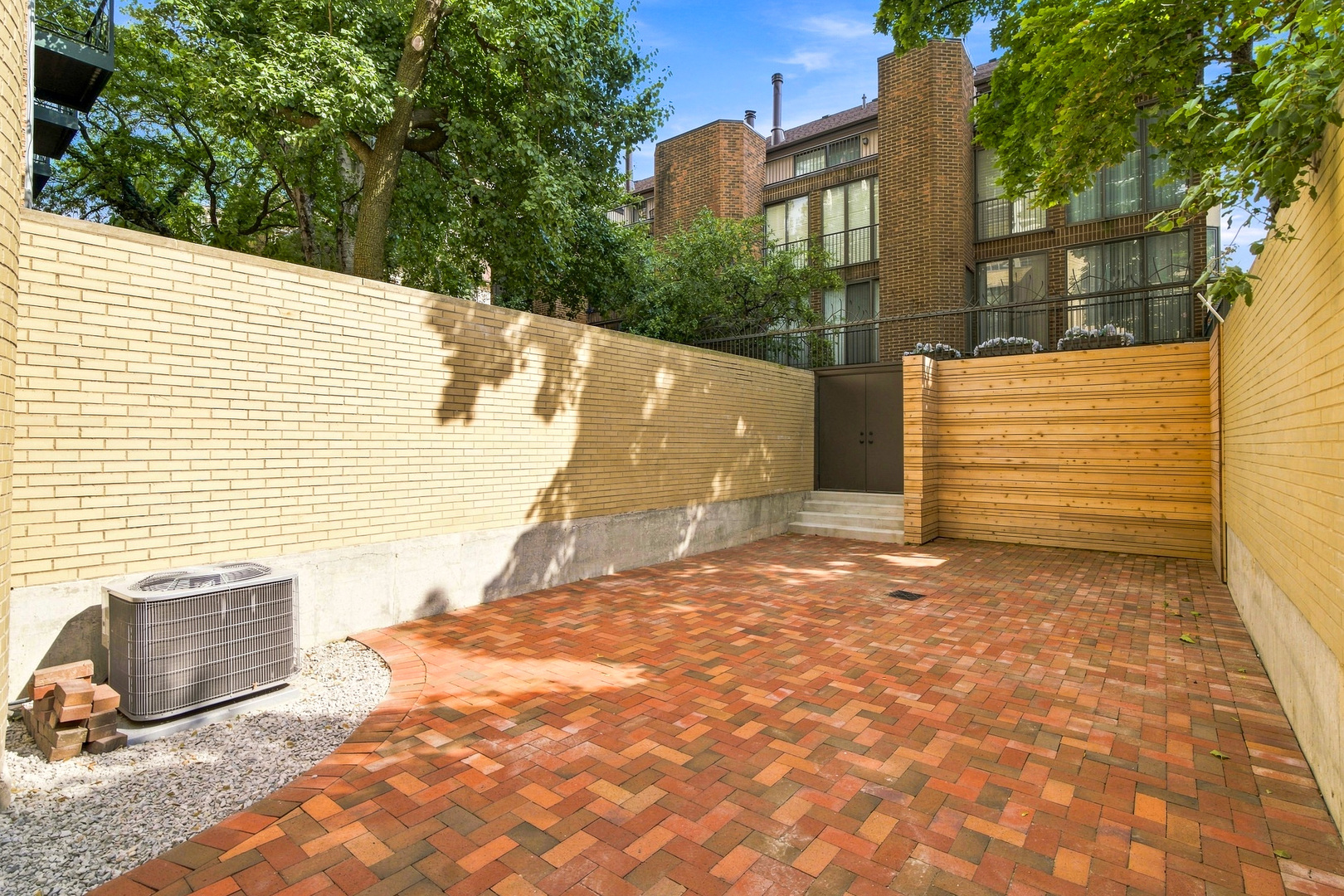 67 W Schiller Street