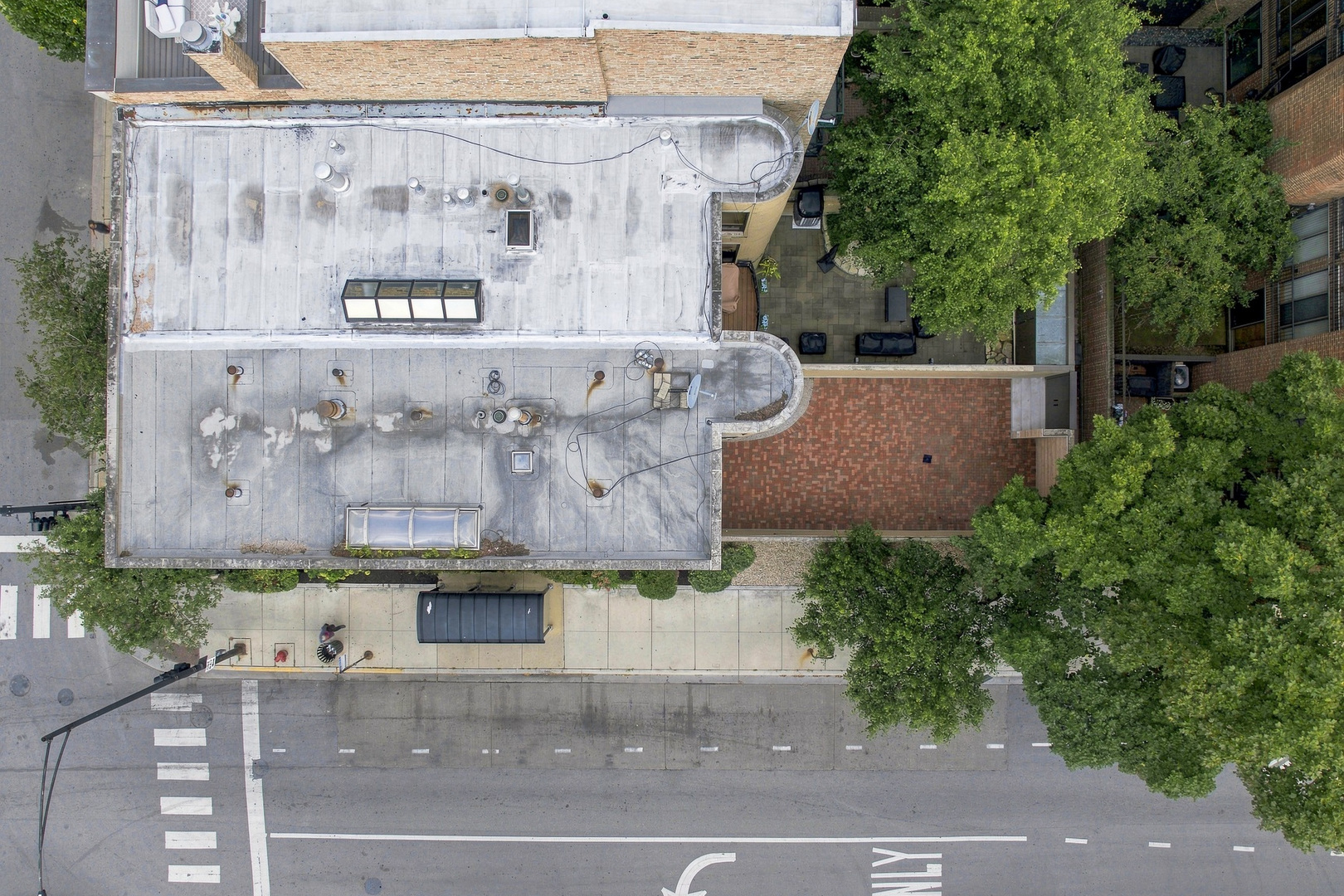 67 W Schiller Street