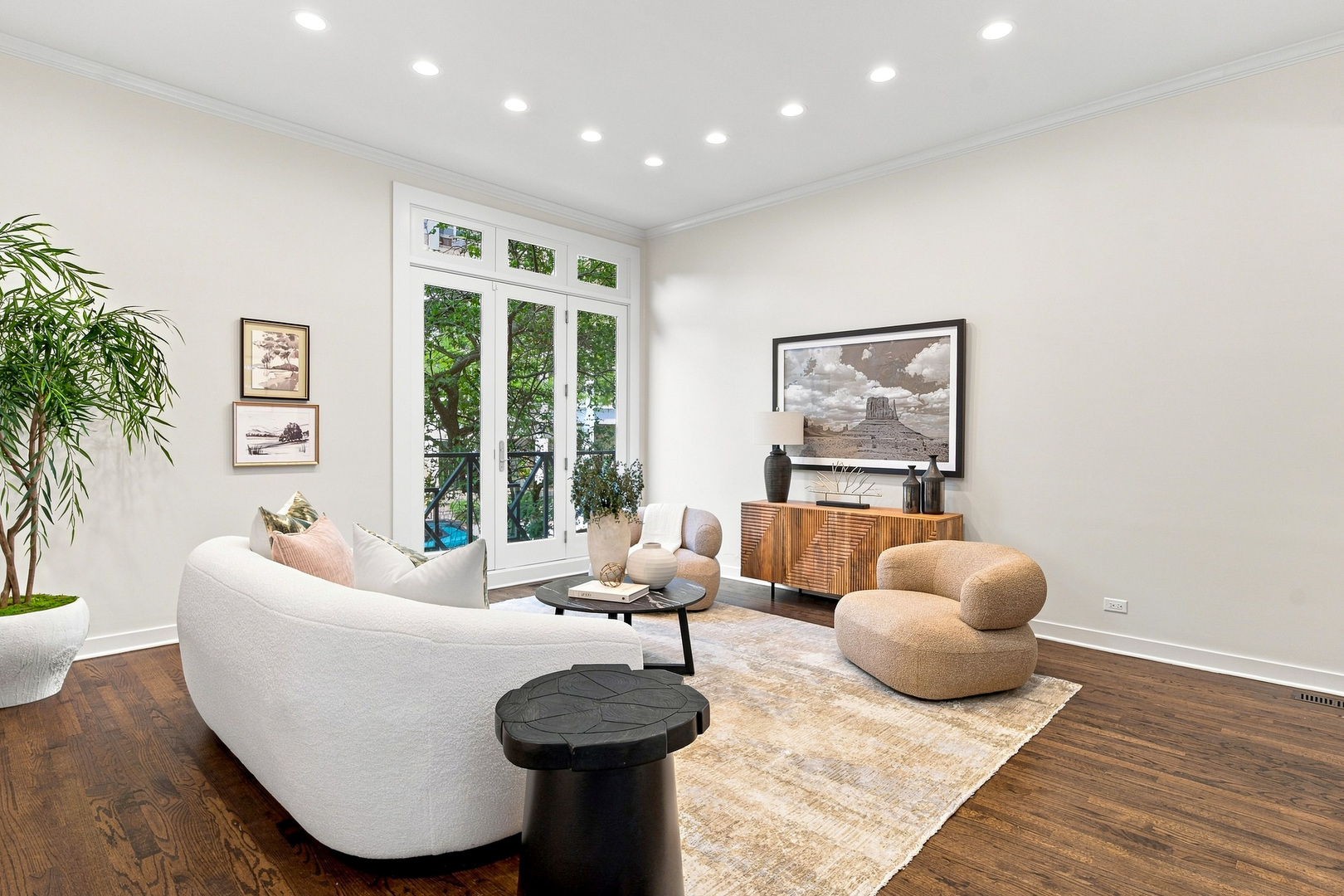 67 W Schiller Street