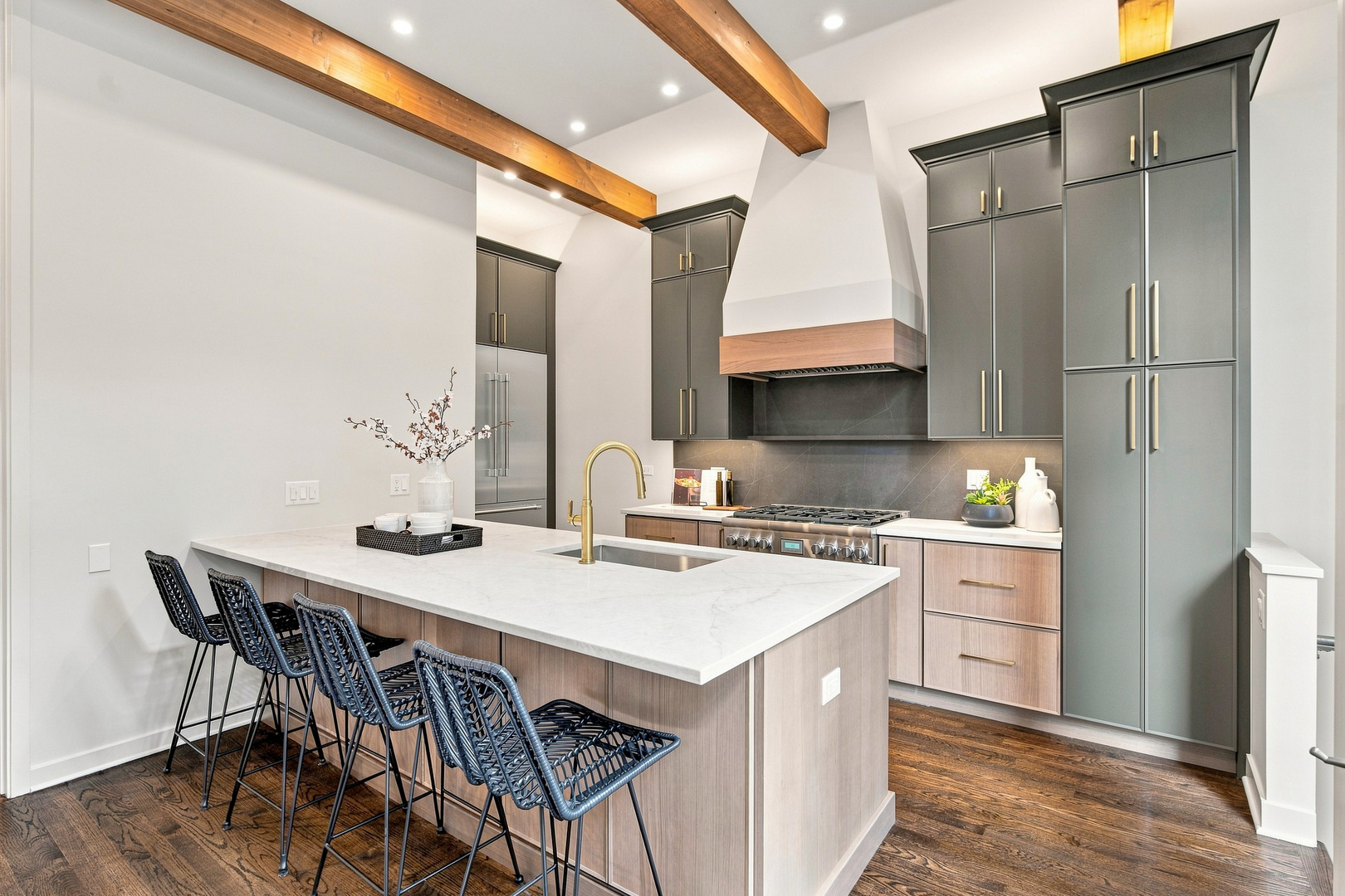 67 W Schiller Street