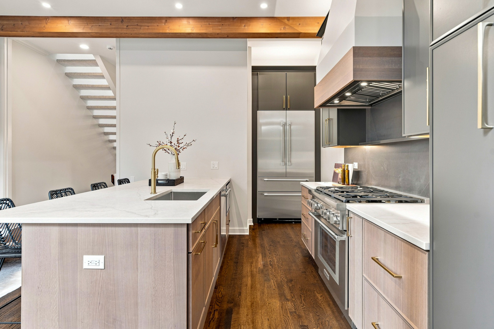 67 W Schiller Street