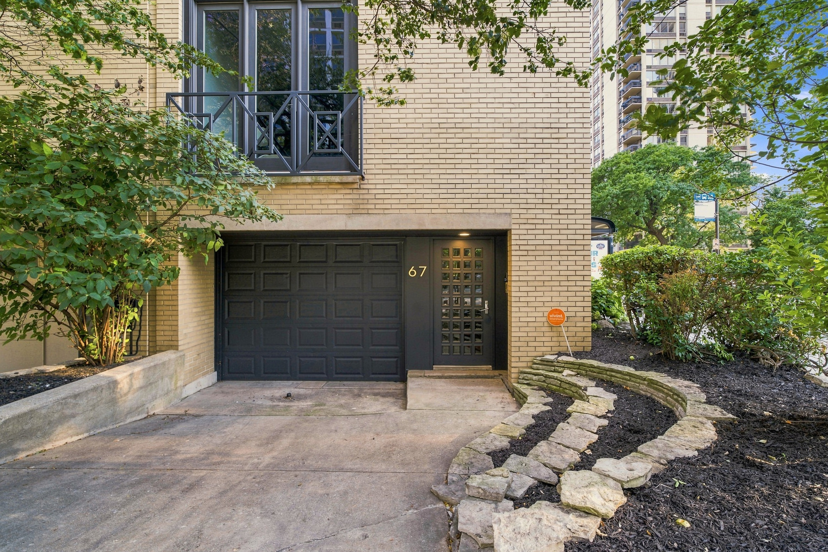 67 W Schiller Street