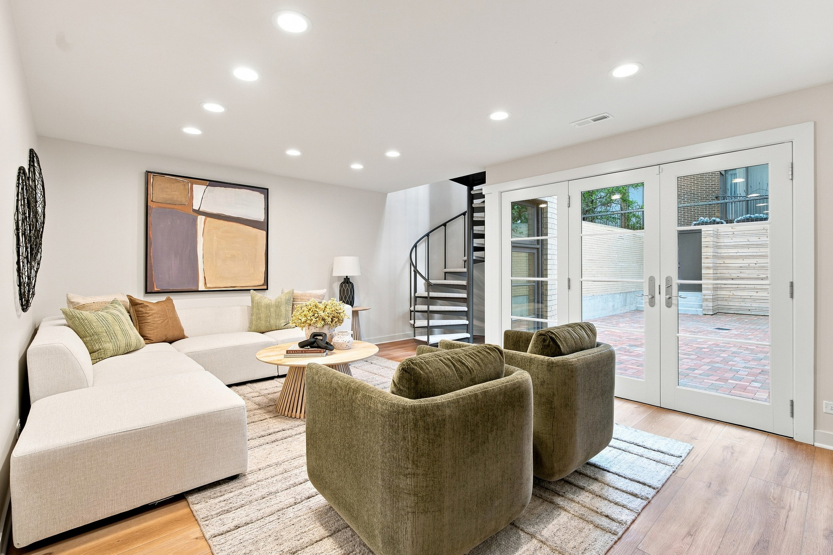 67 W Schiller Street