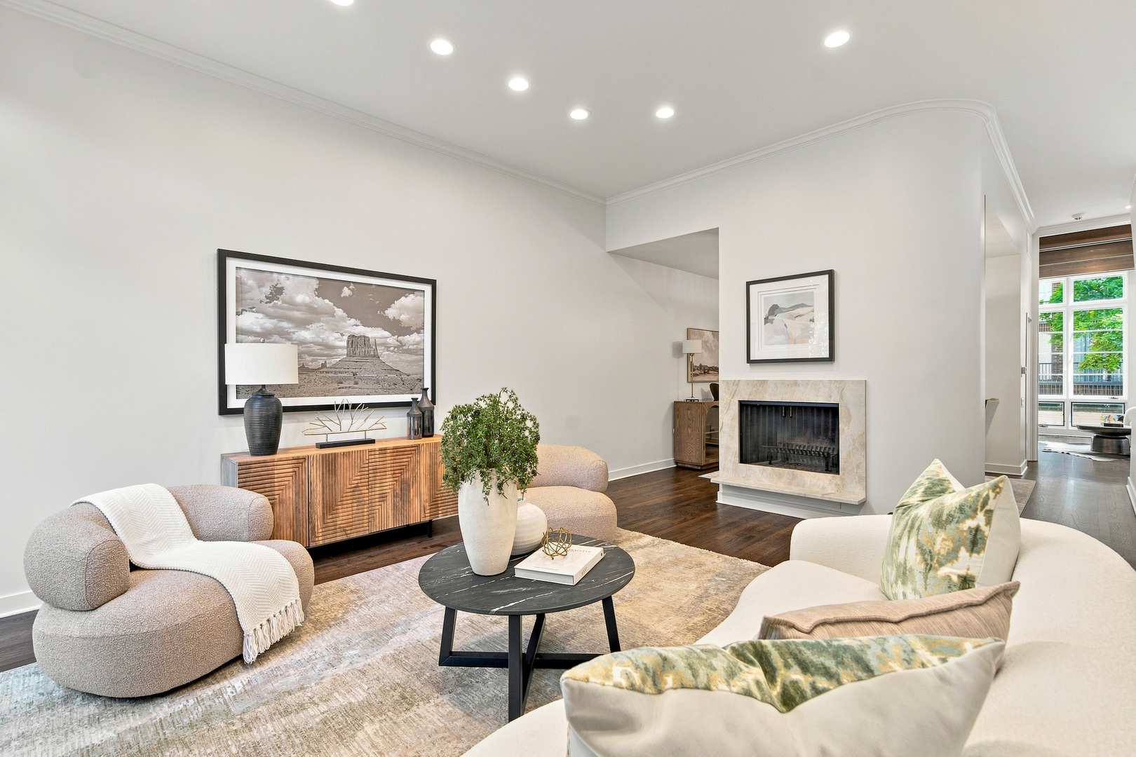 67 W Schiller Street