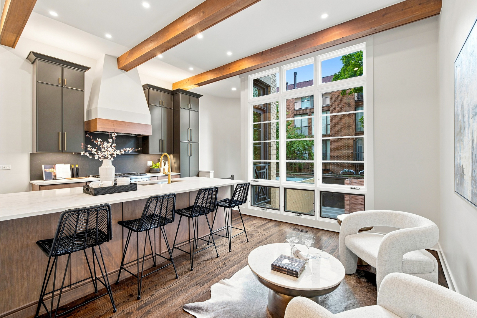 67 W Schiller Street