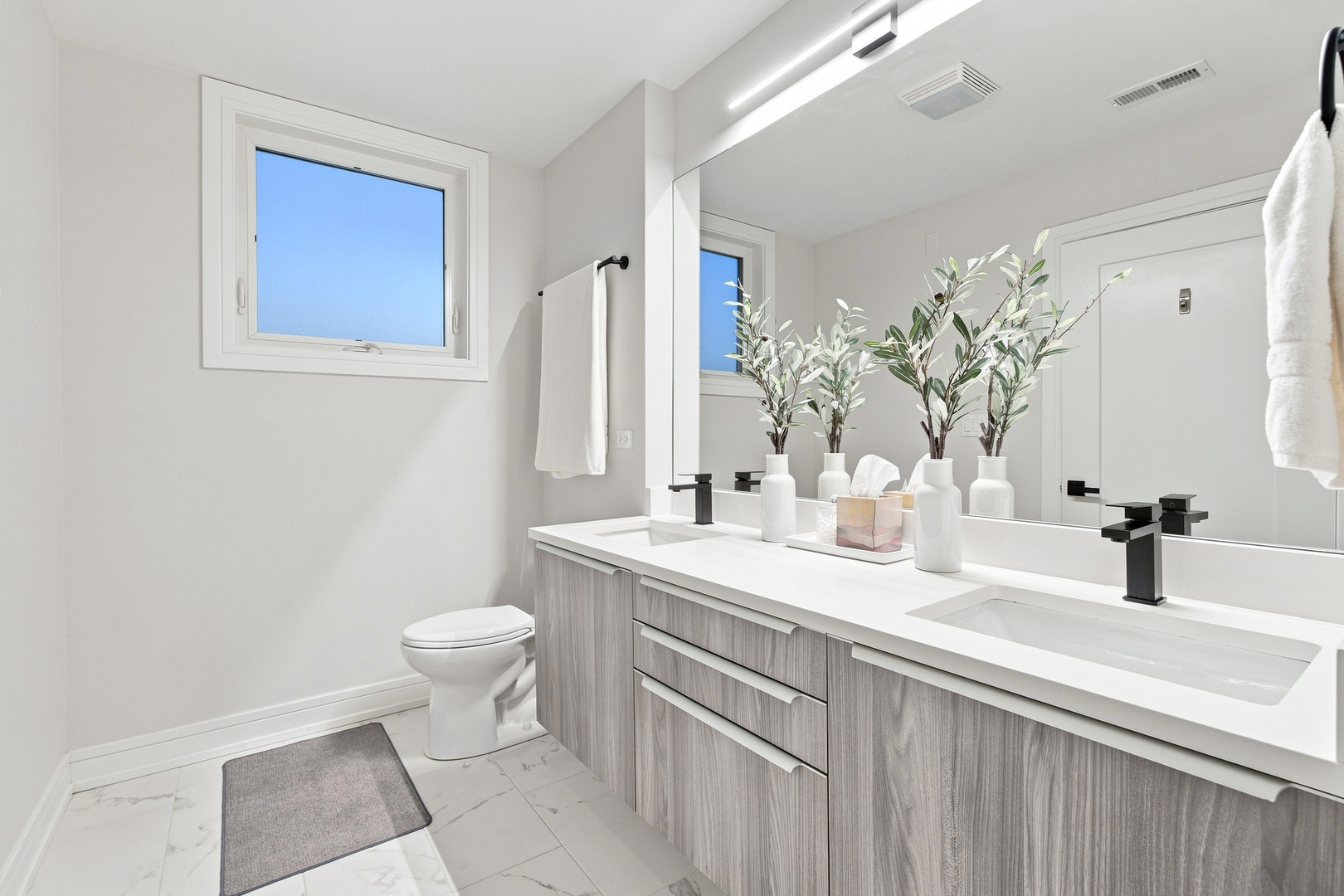 2210 W Chicago Avenue Unit: 2E