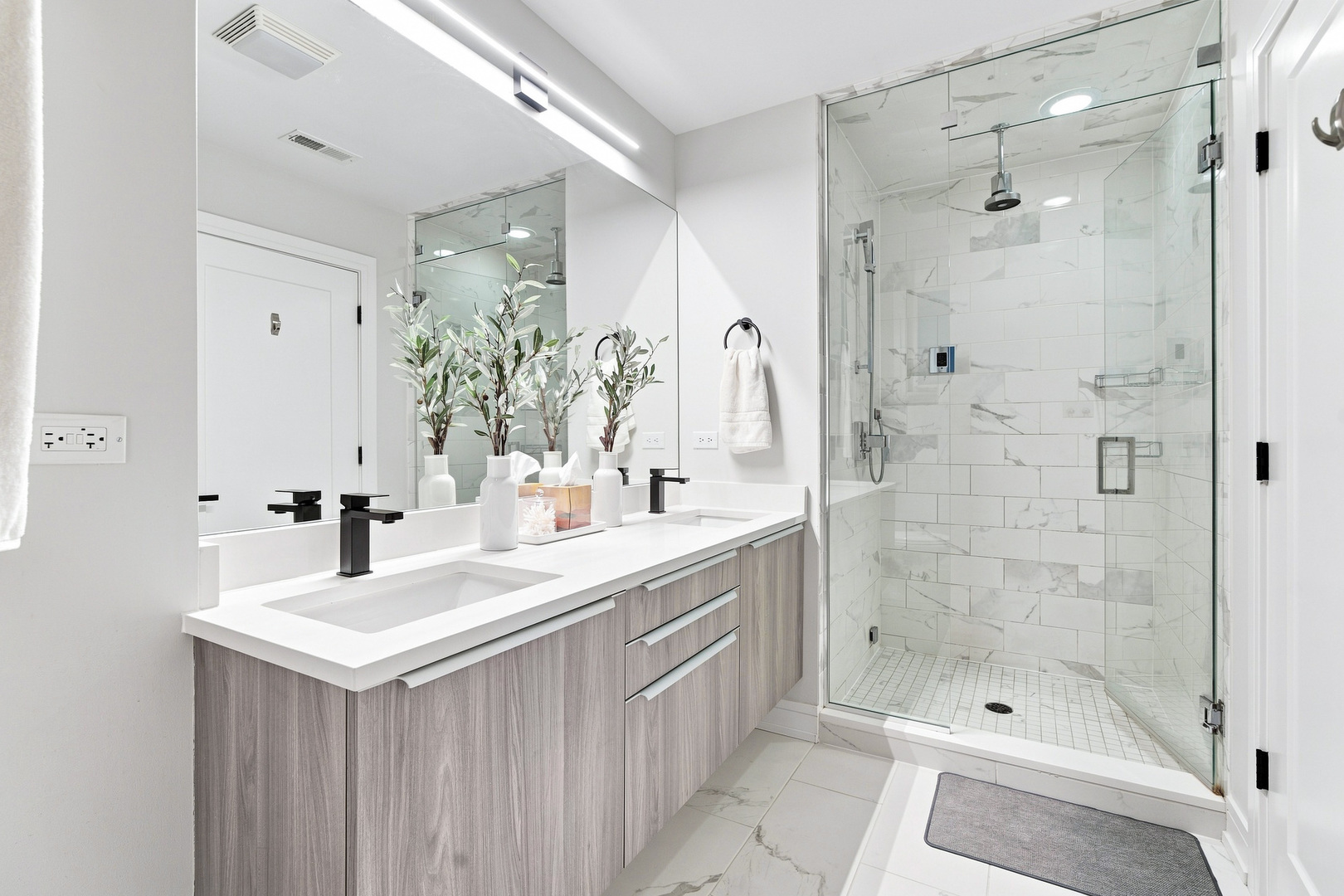 2210 W Chicago Avenue Unit: 2E