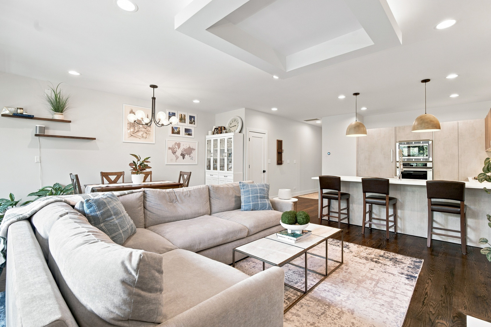 2210 W Chicago Avenue Unit: 2E