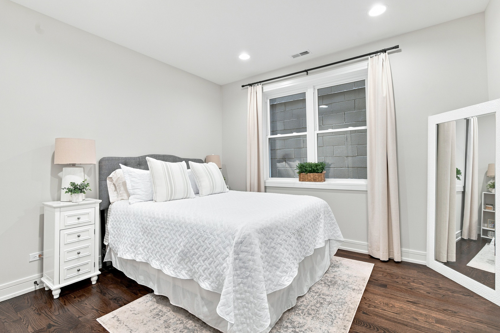 2210 W Chicago Avenue Unit: 2E