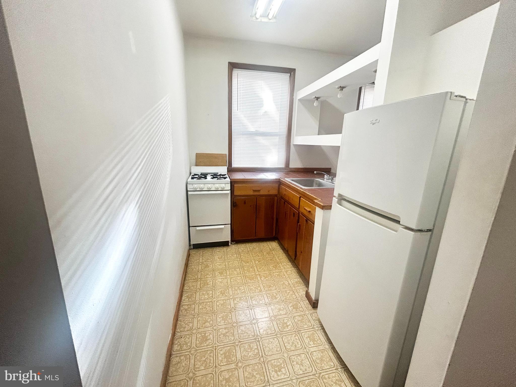 1916 SPRING GARDEN ST #2R