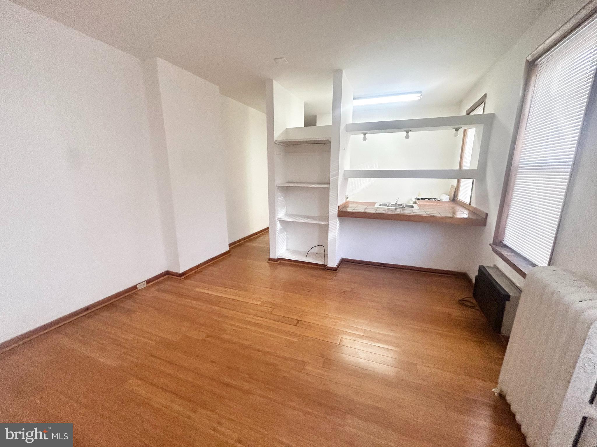 1916 SPRING GARDEN ST #3R