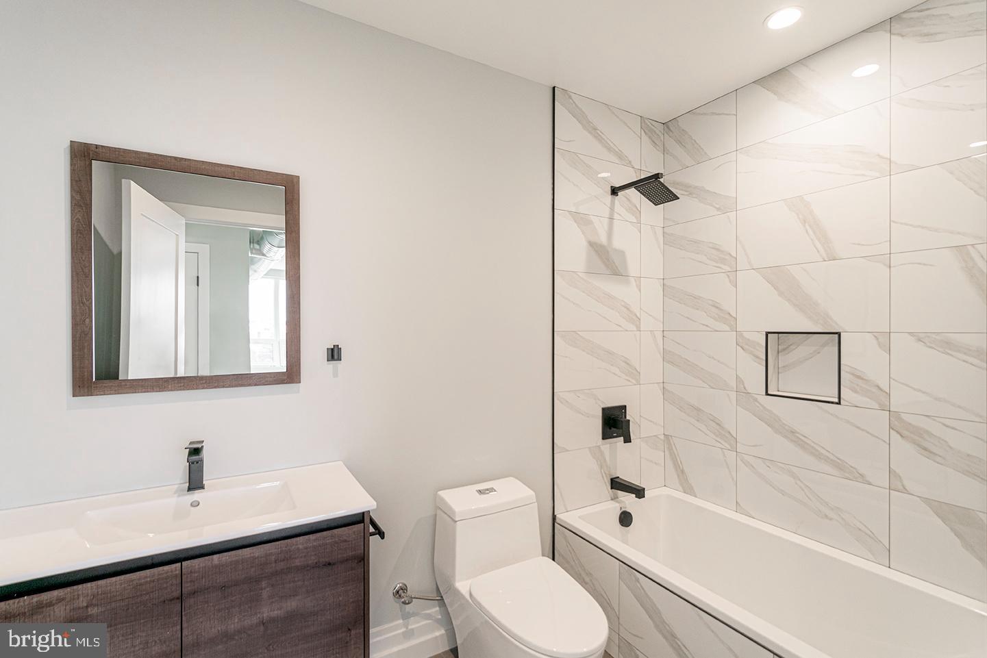 526 BROWN ST #UNIT 201