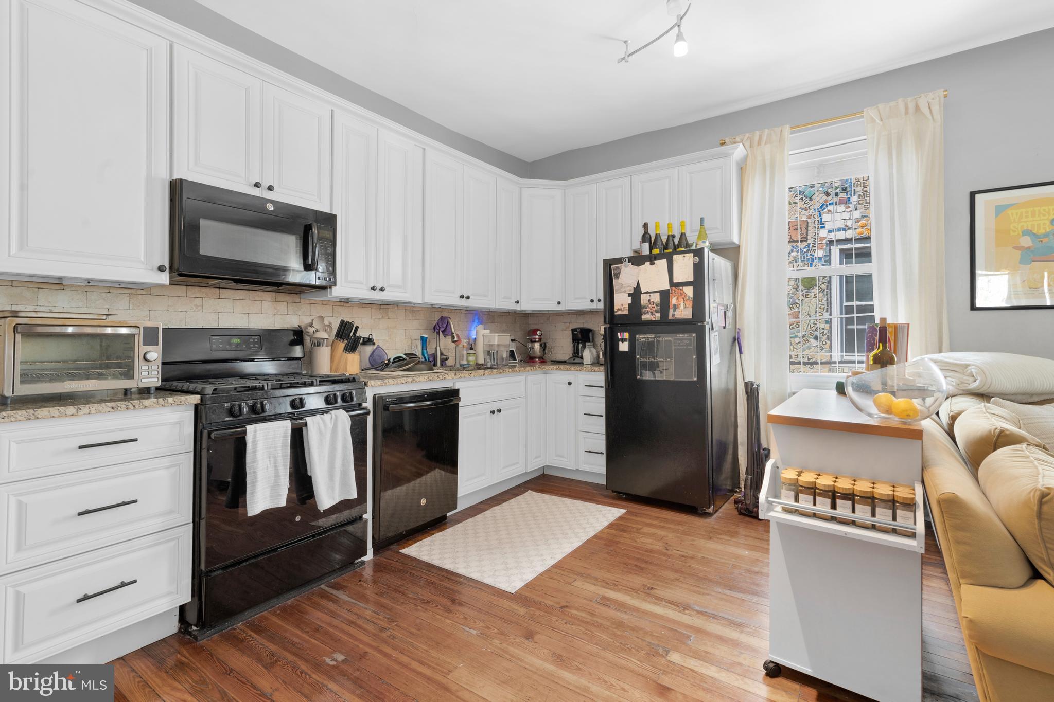 508 BAINBRIDGE STREET FL2