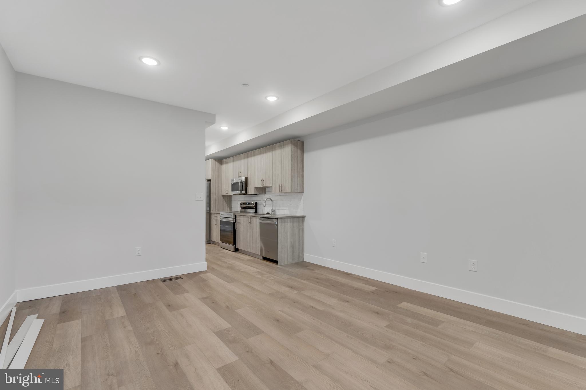 1243 W WESTMORELAND STREET A