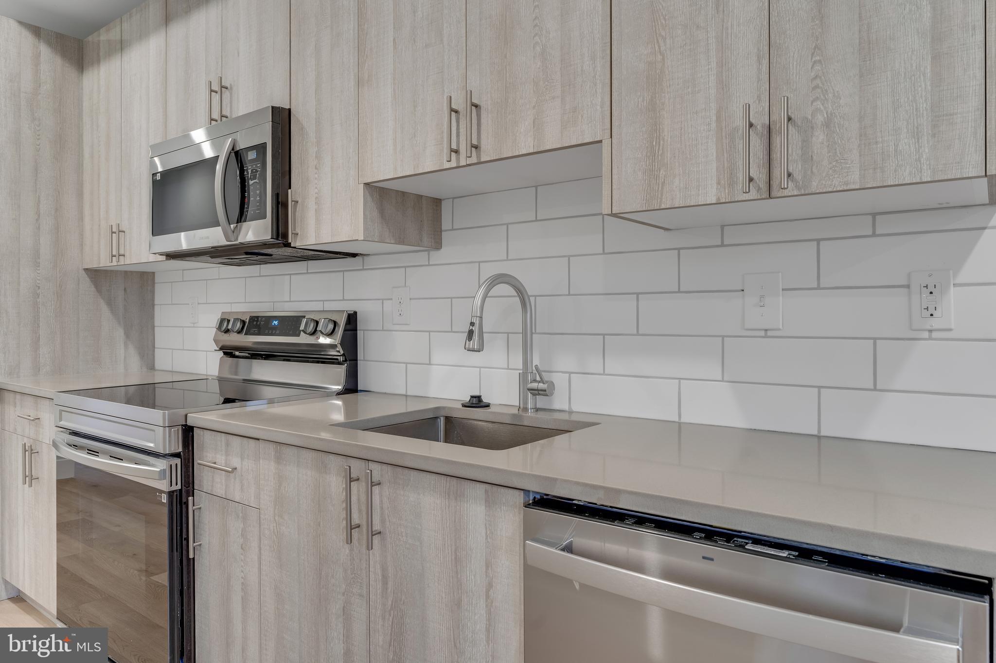 1243 W WESTMORELAND STREET A