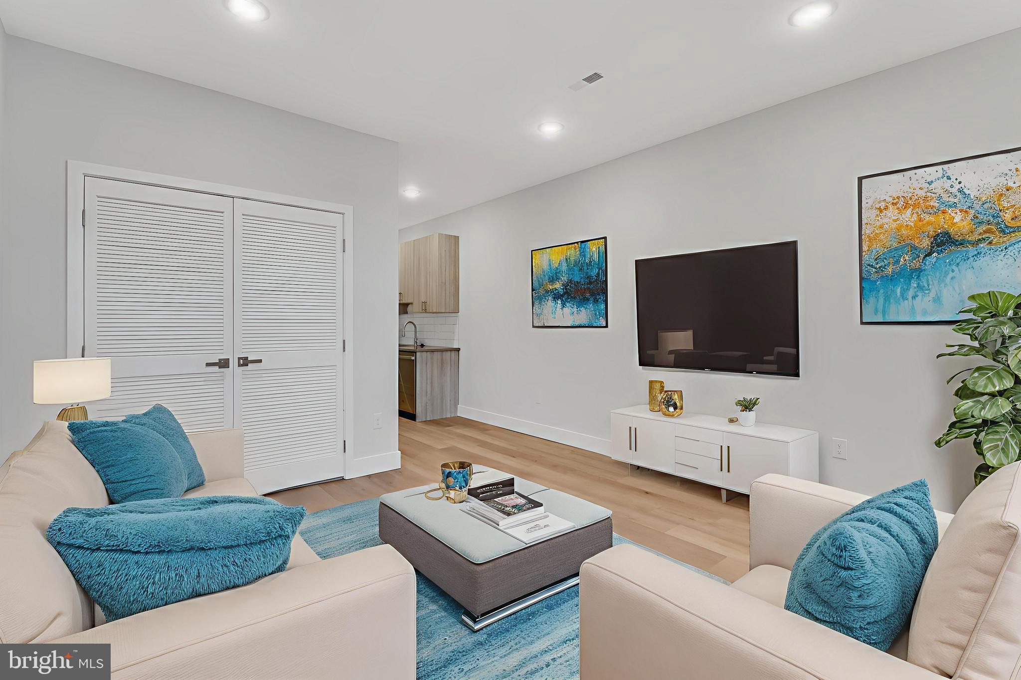 1243 W WESTMORELAND STREET A