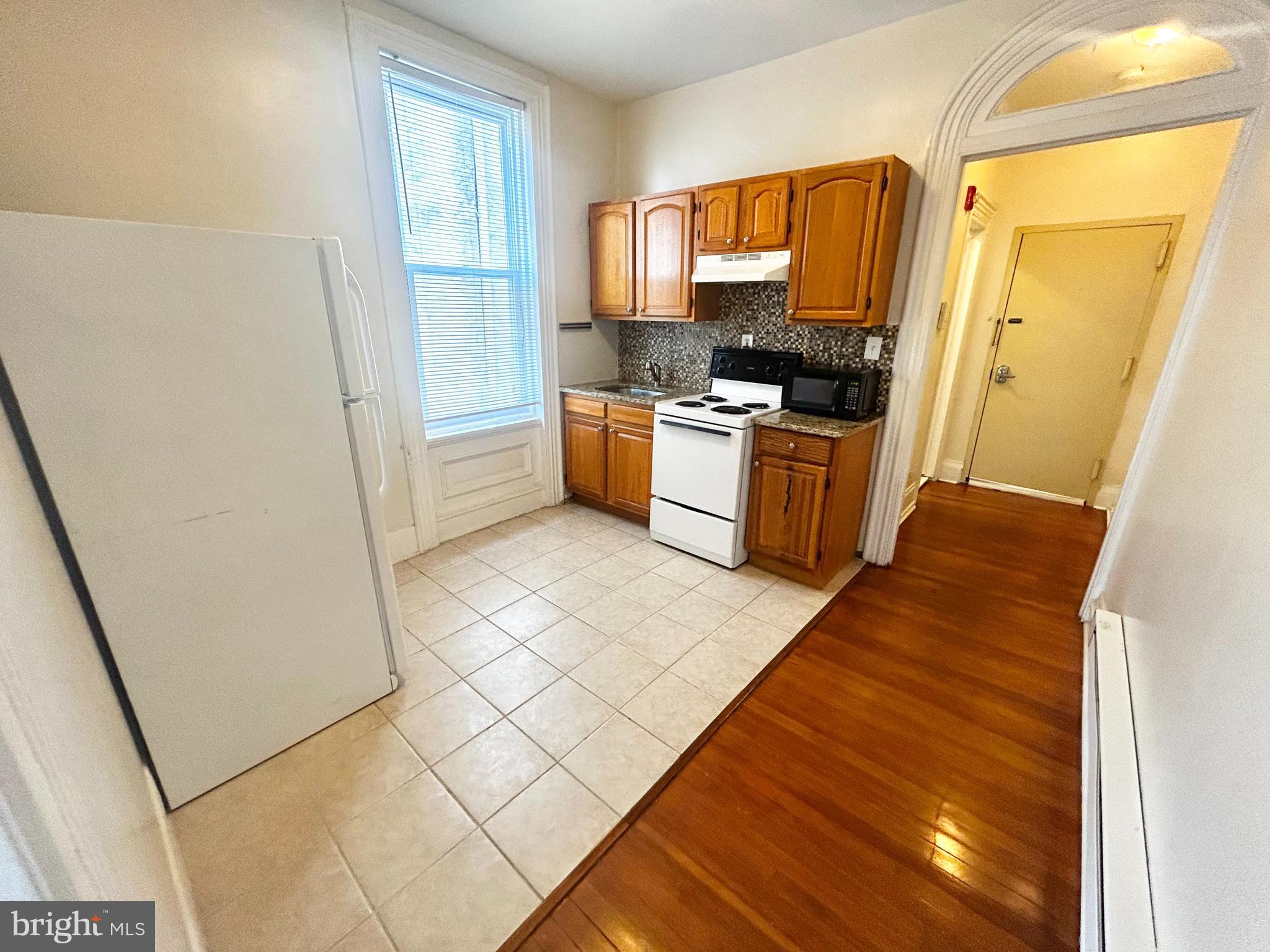 1819 W OXFORD STREET 3