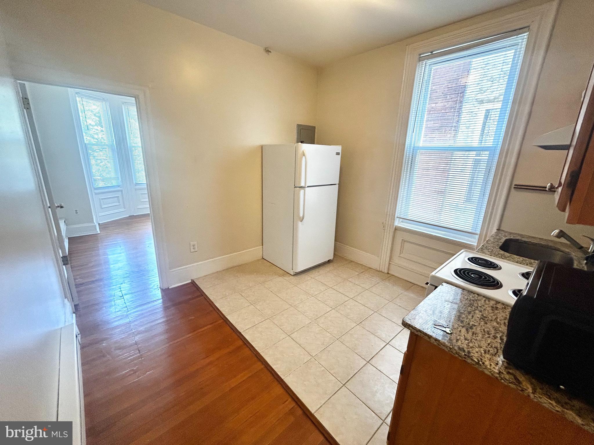 1819 W OXFORD STREET 3