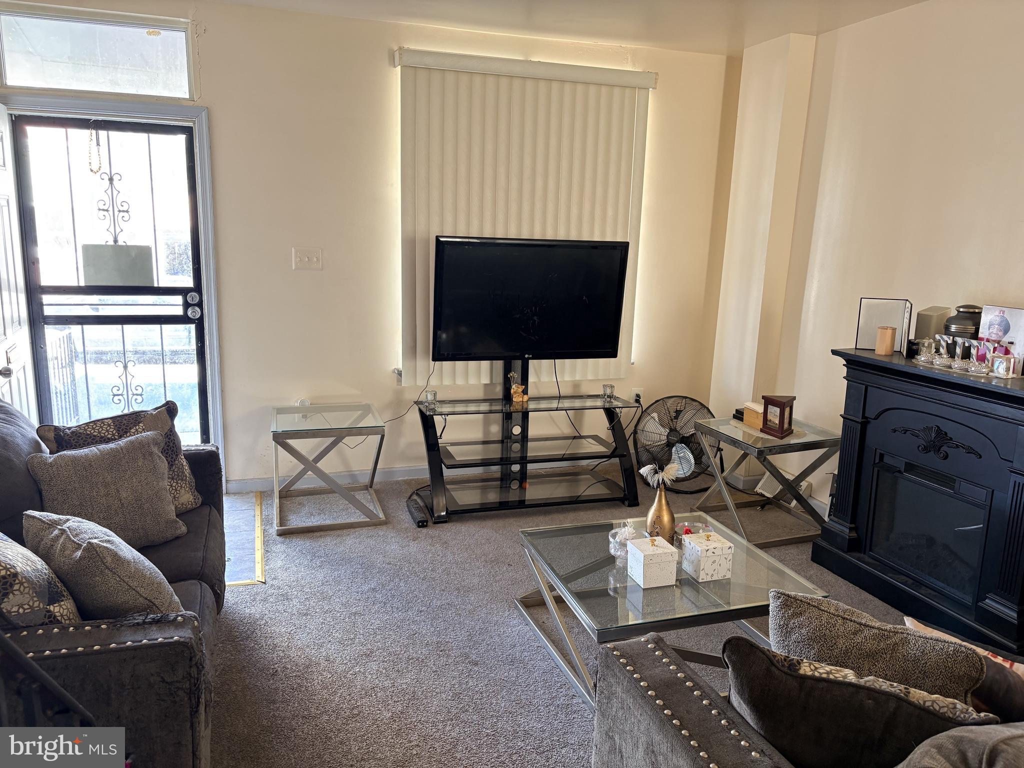 2446 W HUNTINGDON STREET