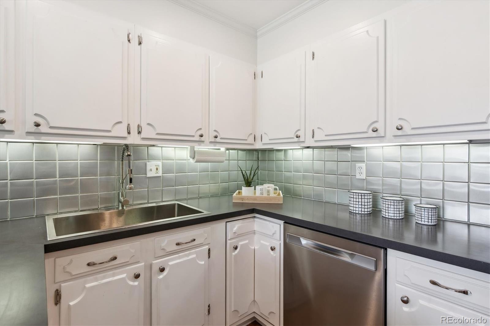 2205 S Holly Street Unit: 8