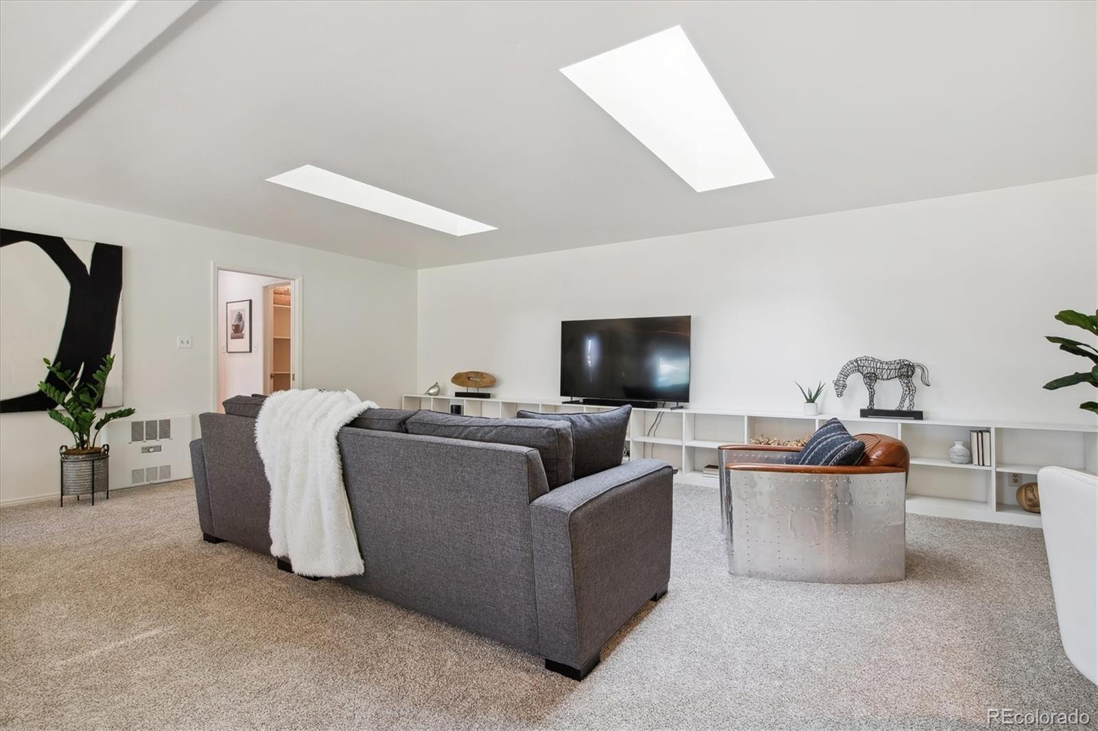 2205 S Holly Street Unit: 8