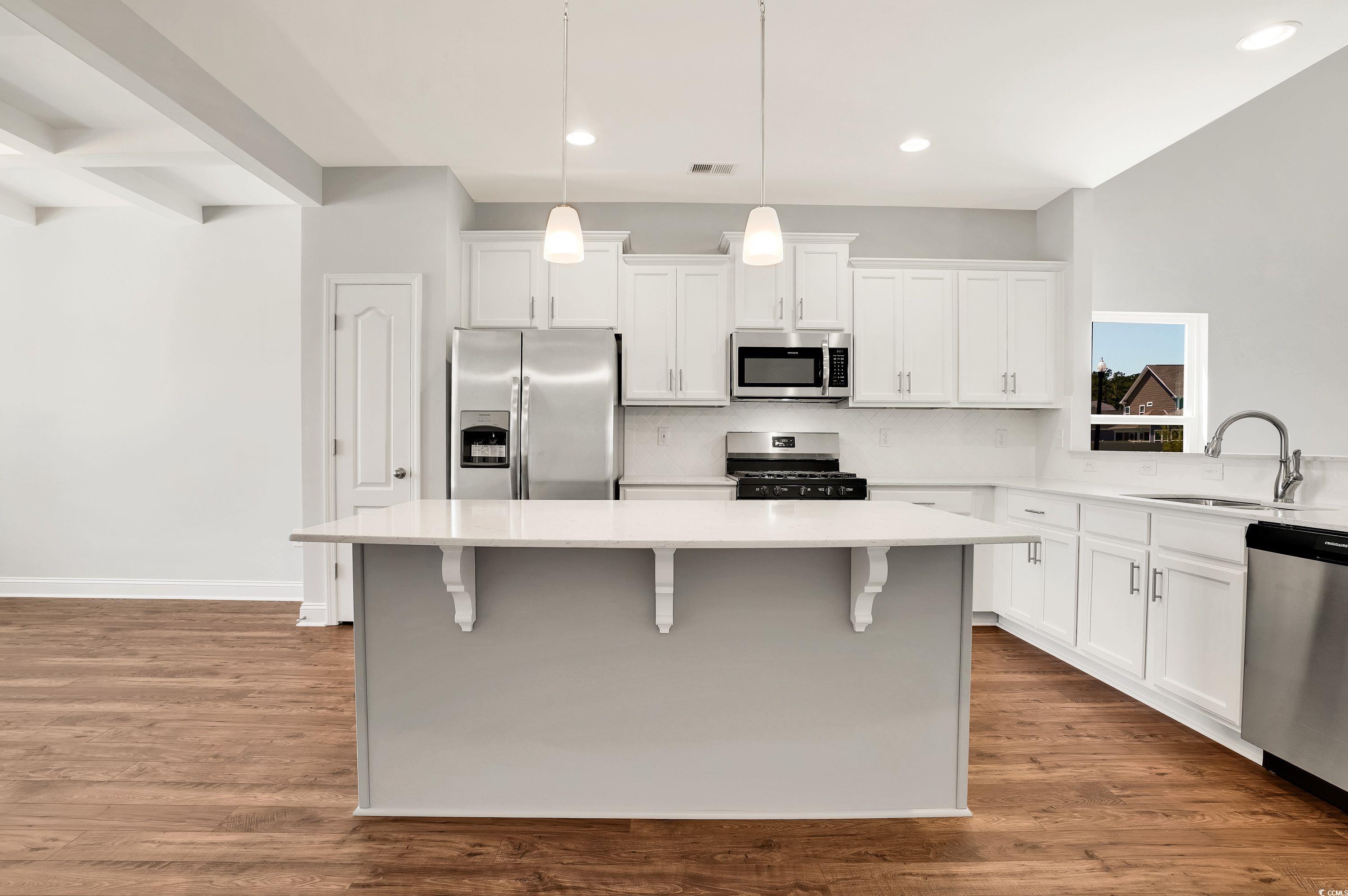 1095 NW Forest Bend Dr.