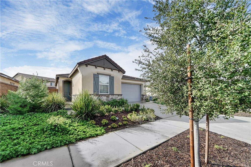 2744 E Murdock Lane