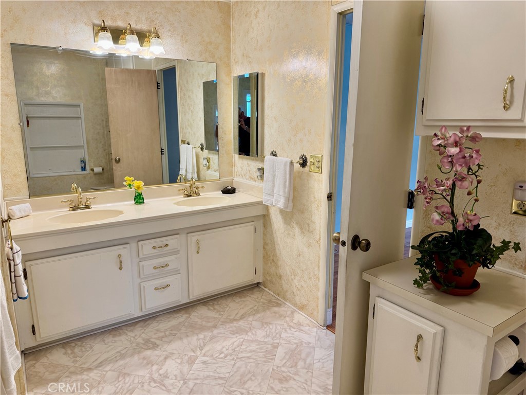 5200 Irvine Blvd 123