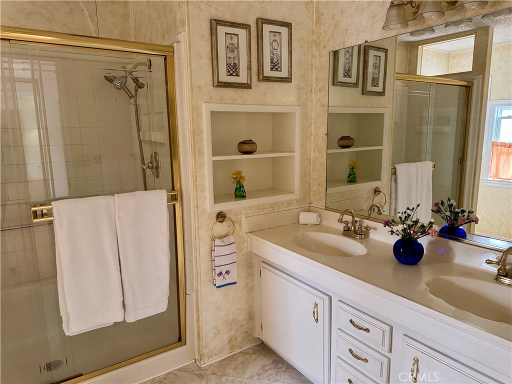 5200 Irvine Blvd 123