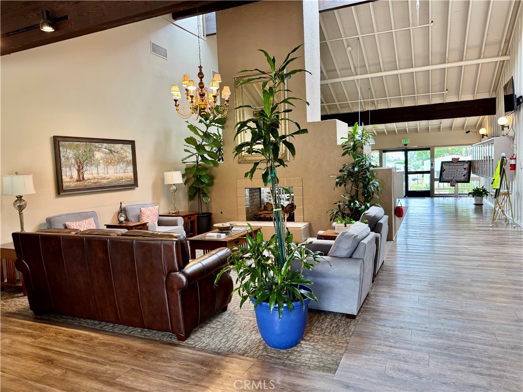 5200 Irvine Blvd 123