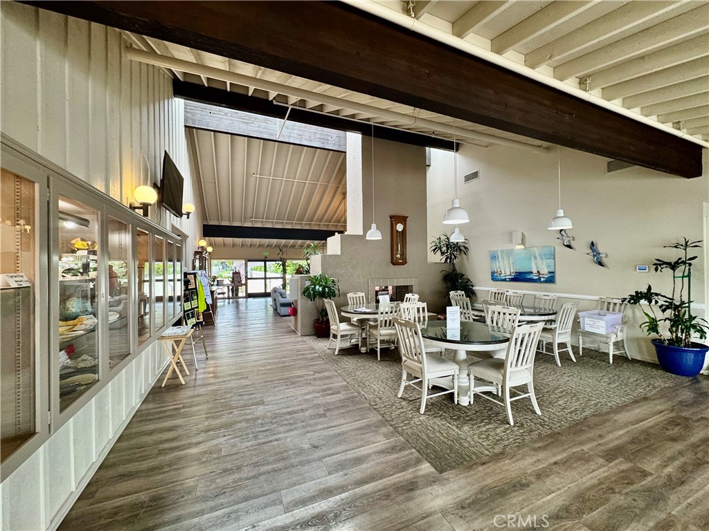 5200 Irvine Blvd 123