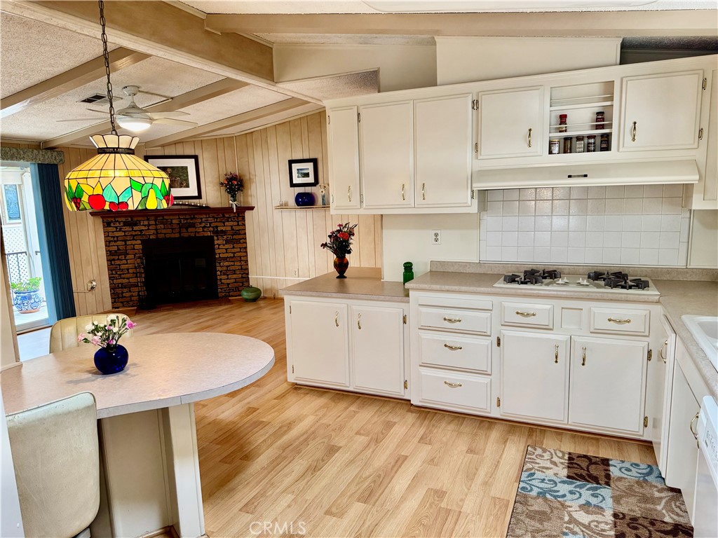 5200 Irvine Blvd 123