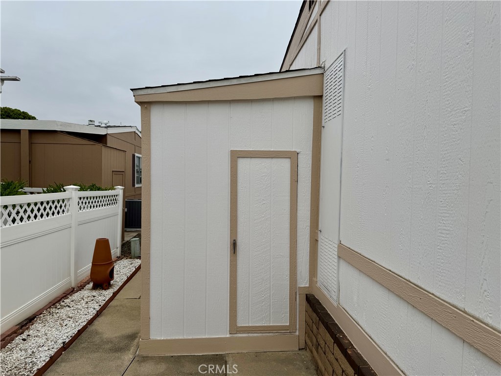 5200 Irvine Blvd 123