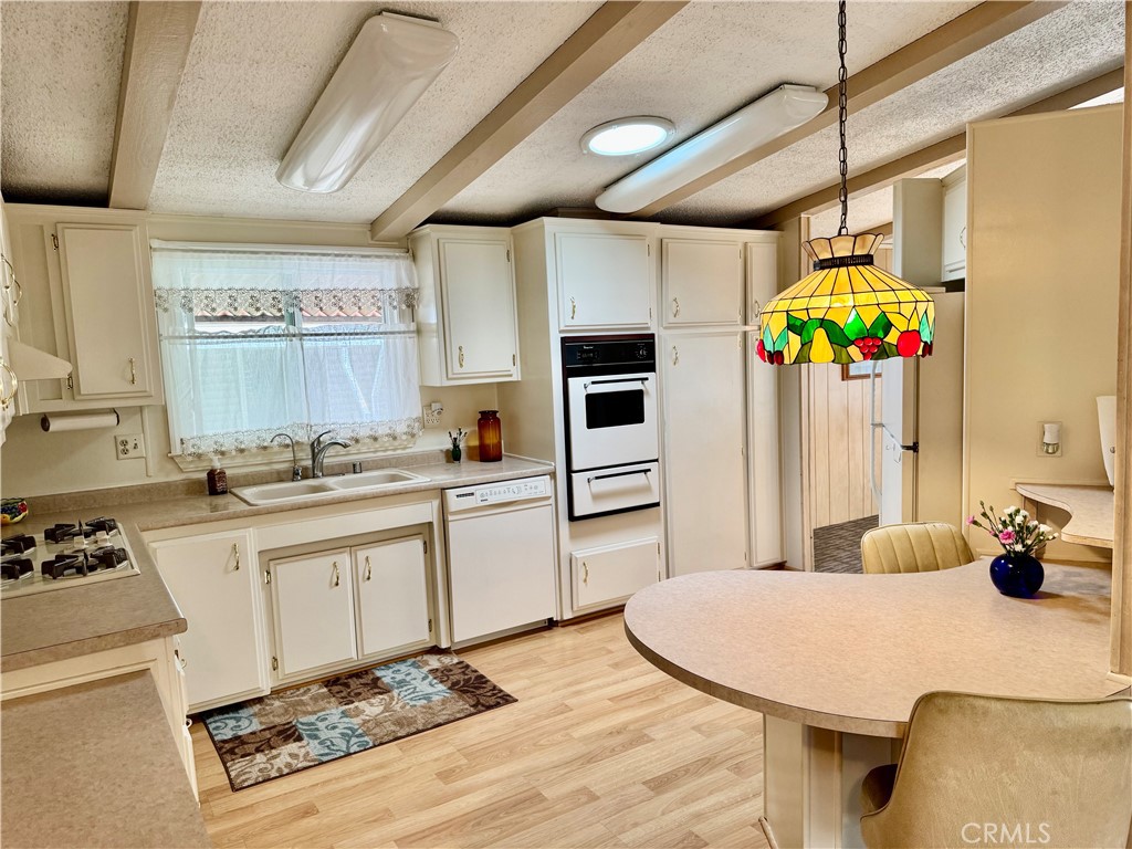 5200 Irvine Blvd 123