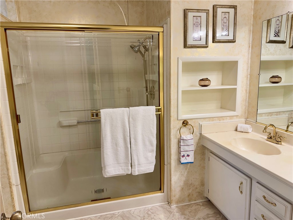 5200 Irvine Blvd 123