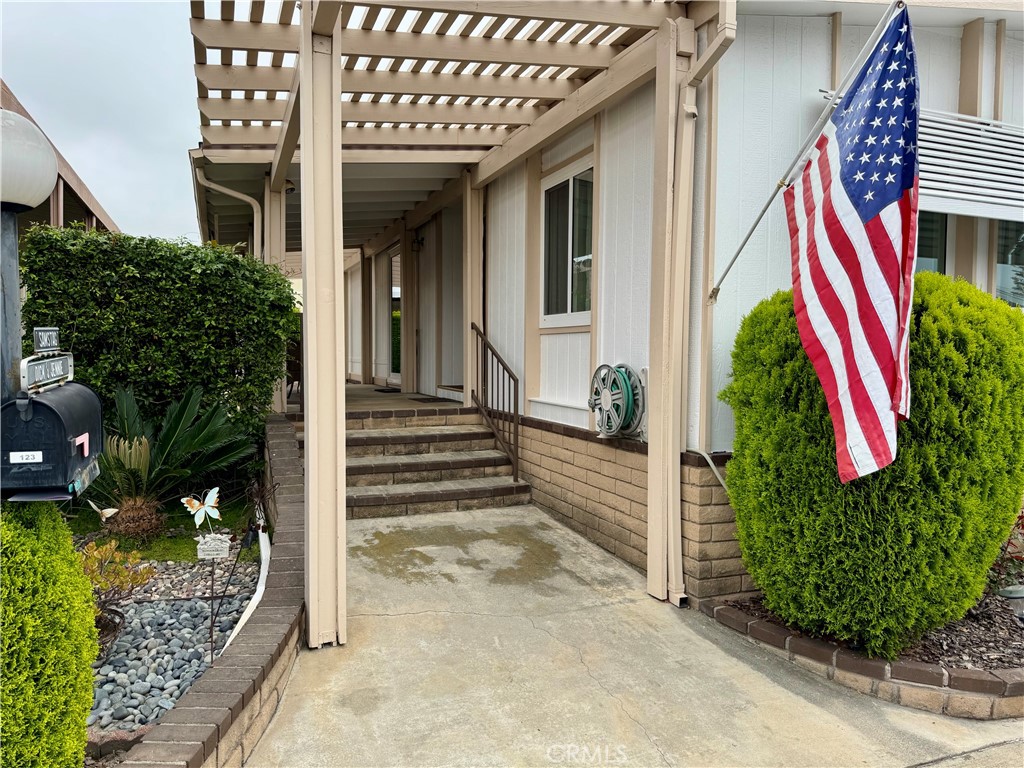 5200 Irvine Blvd 123