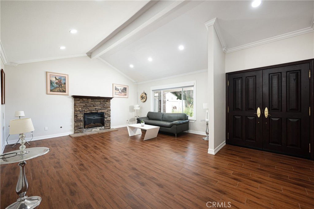 25222 Calle Sombre
