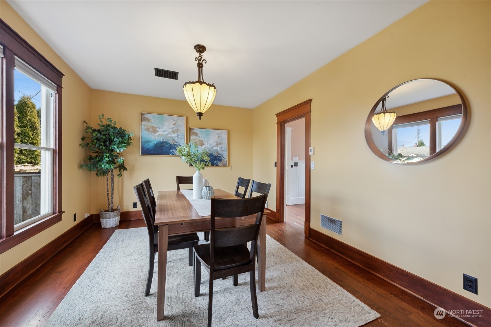 3201 Norton Ave