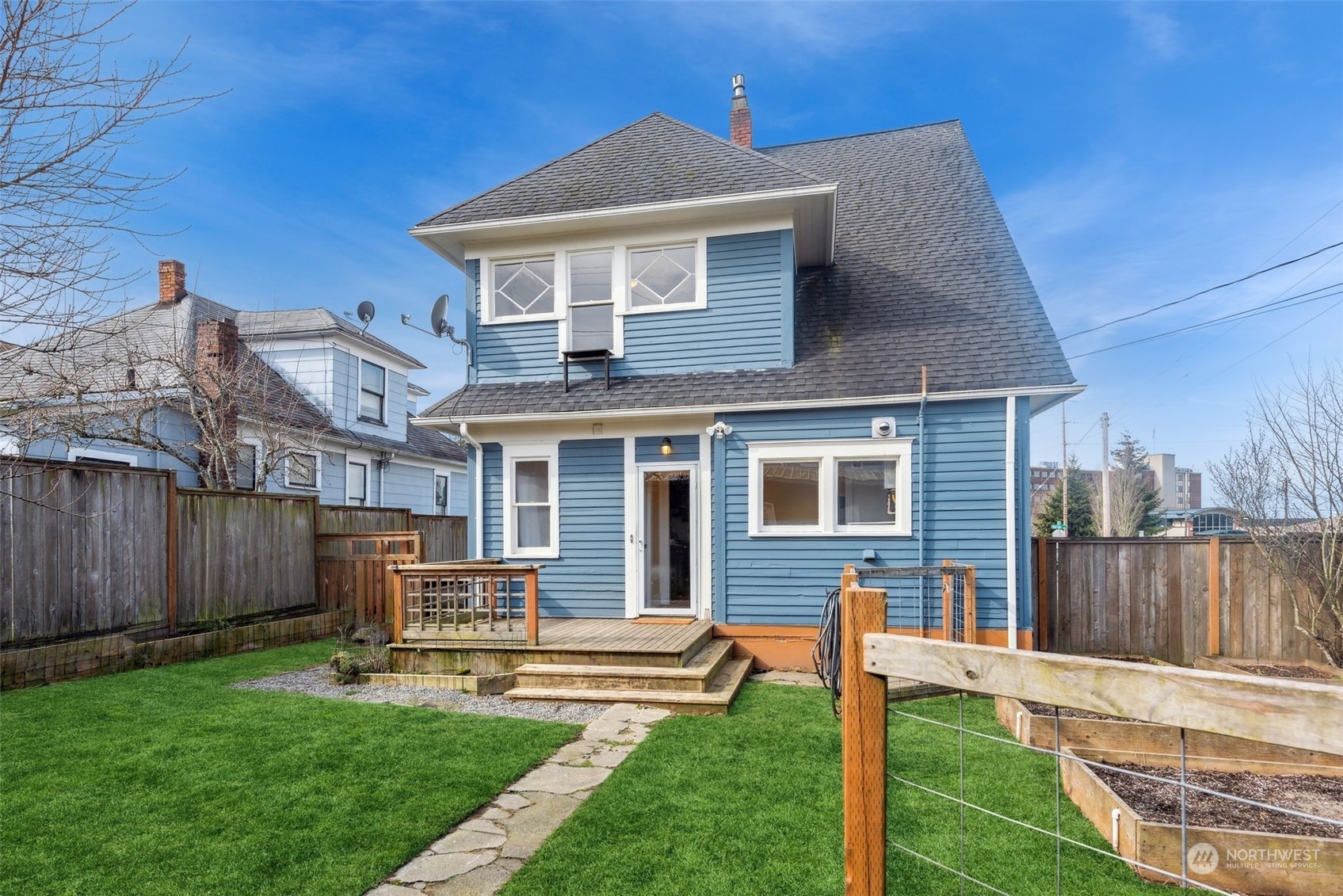 3201 Norton Ave